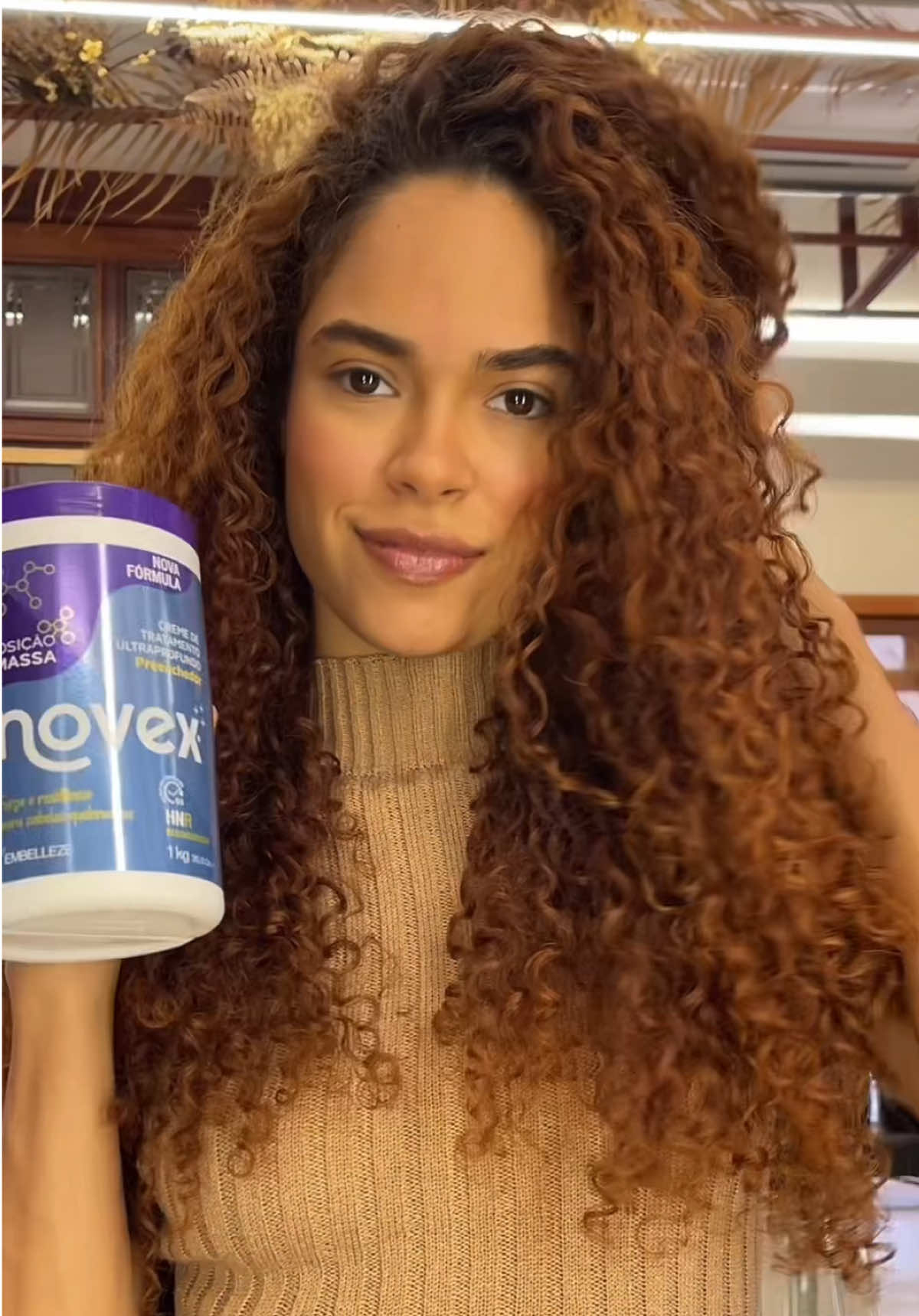 TikTok post by @suzanabrbs for Embelleze. Caption reads: Engole esse choro, vamos se resisti reconstruir 😍....