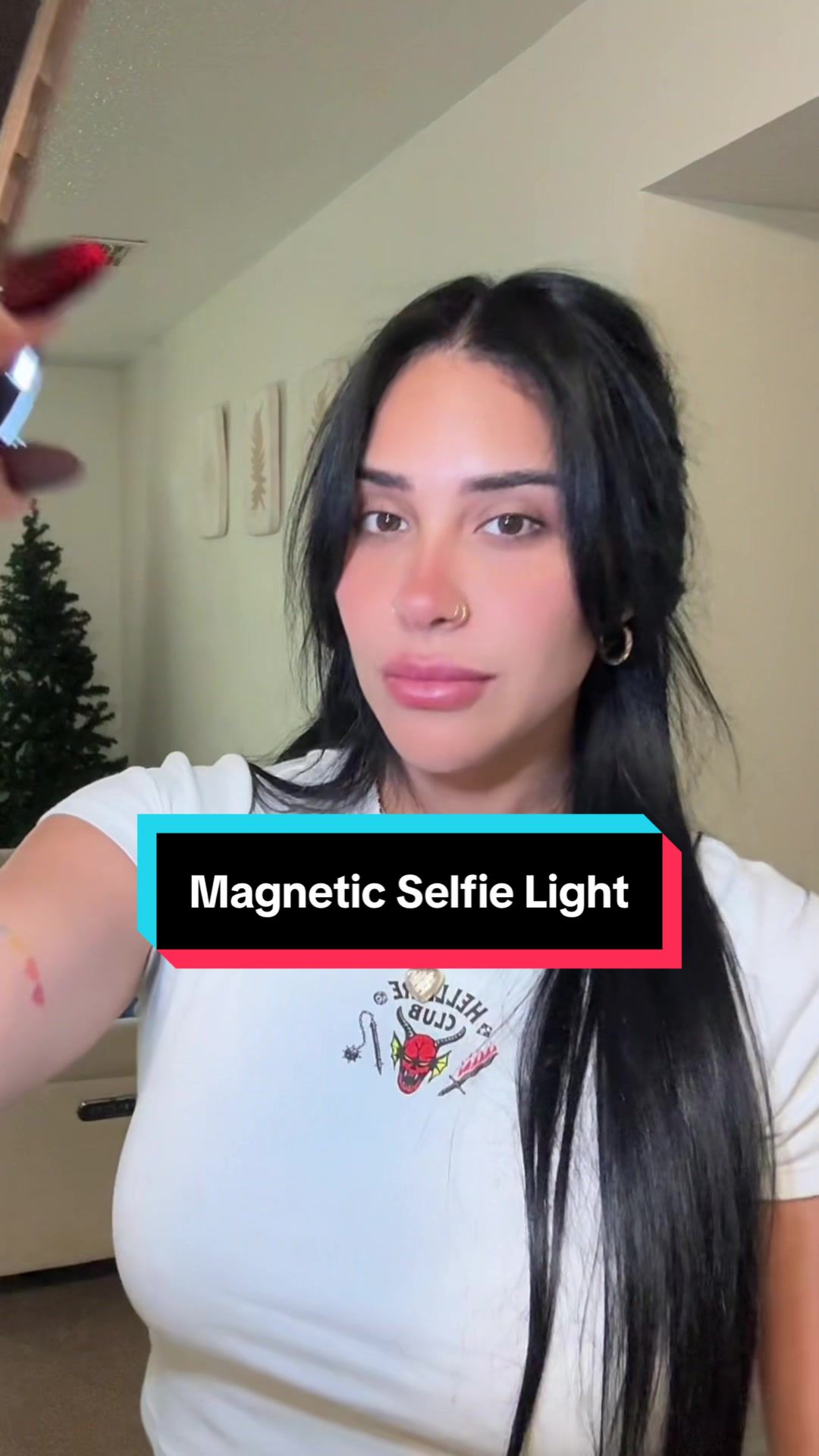 TikTok post by @historiasdelesbianismogi for Ulanzi. Caption reads: @Ulanzi_Official  #ulanzi #ulanzilight #foryou....