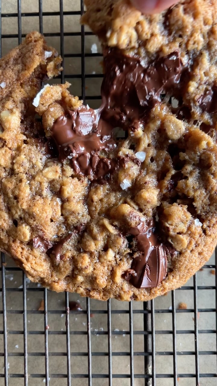 Instagram post by @theoriginaldish for Bob's Red Mill. Caption reads: brown butter oatmeal cookies made with....