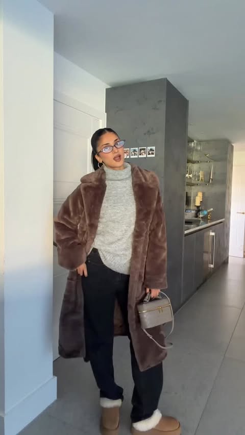 Instagram post by @kimmmann_ for Boohoo. Caption reads: winter comfy ootd☁️❄️ wearing @boohoo code KIMMANN....