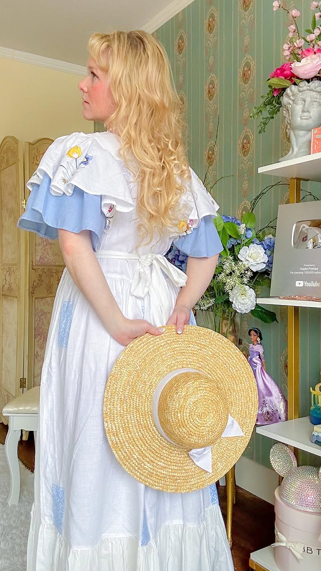 Instagram post by @travelmomoirs for American Duchess. Caption reads: There you are sweetheart…

A spin on Sophie’s....