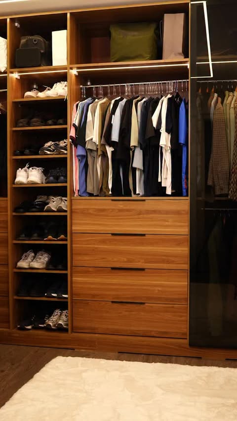 Instagram post by @khaled.elibrahim for VogaCloset. Caption reads: [...] discover style for every occasion.....