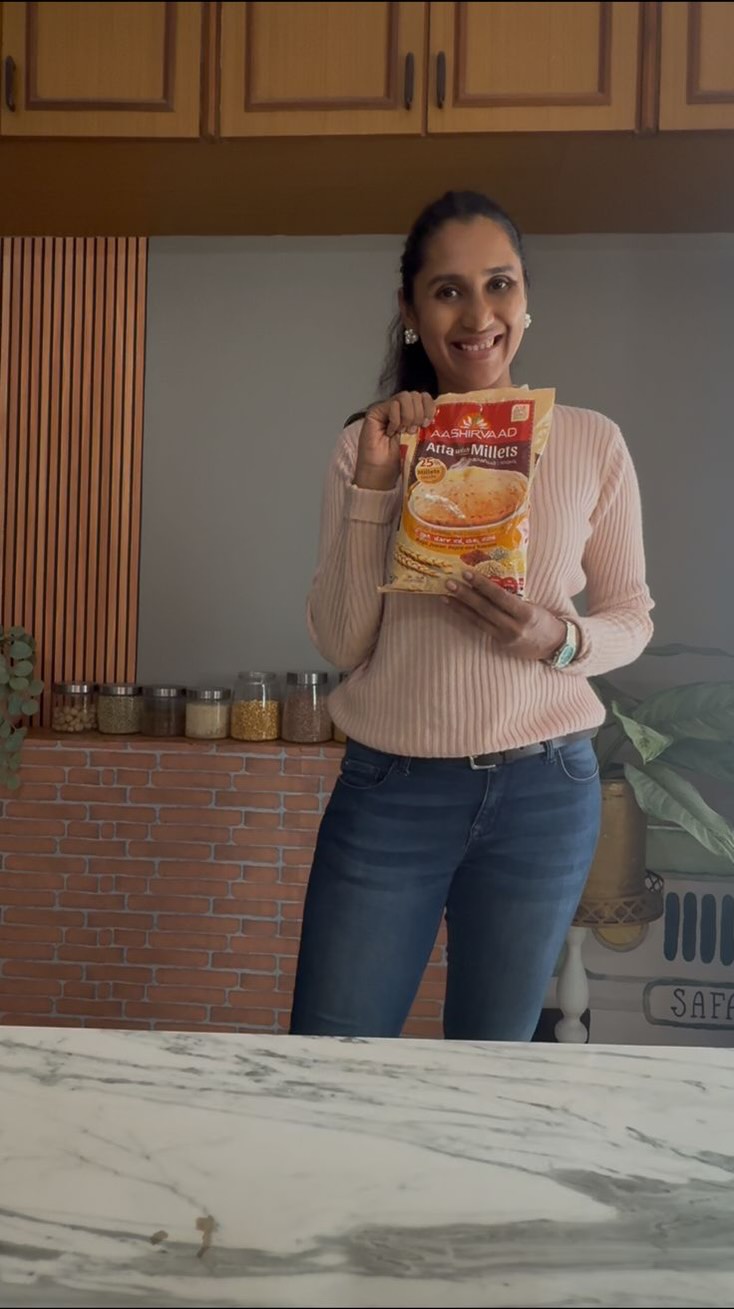 Instagram post by @holistic.dietdoctor for Aashirvaad. Caption reads: Looking for a healthier way to nourish your body?....