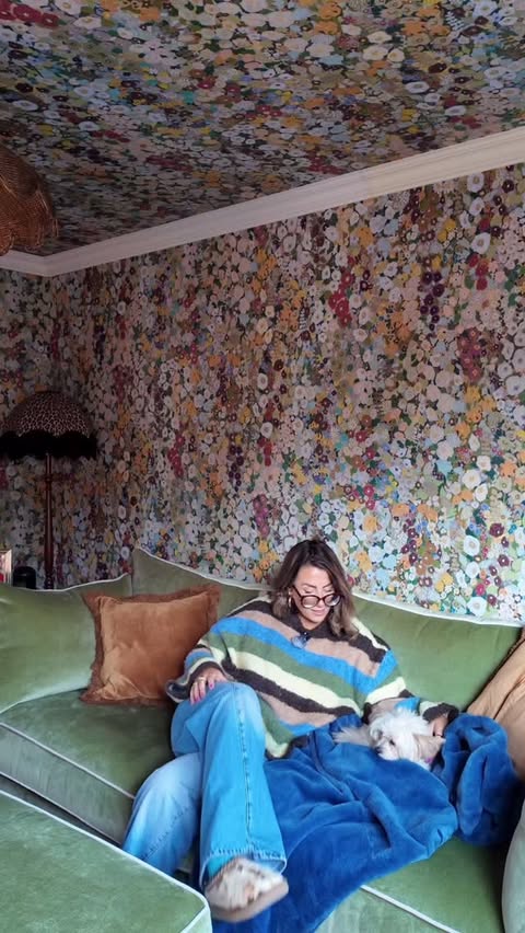 Instagram post by an influencer for DFS. Caption reads: [...] new layout, definitely try the @dfs room....