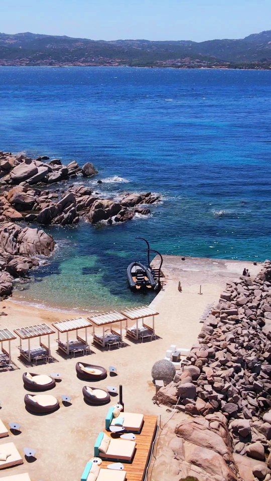 Instagram post by @phibeachofficial for Herno. Caption reads: Two worlds, one philosophy.
From the soft geometry....