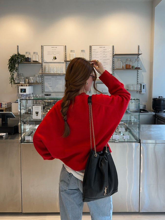 Instagram post by @alexcrpn for Spartoo. Caption reads: A pop of red is always a good idea when you don’t....