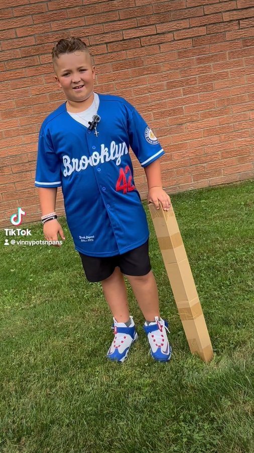 Instagram post by @vinny_potsnpans for Axe Bat. Caption reads: [...] #XMarksTheSpot, #MoreHardHits #HitJuice....