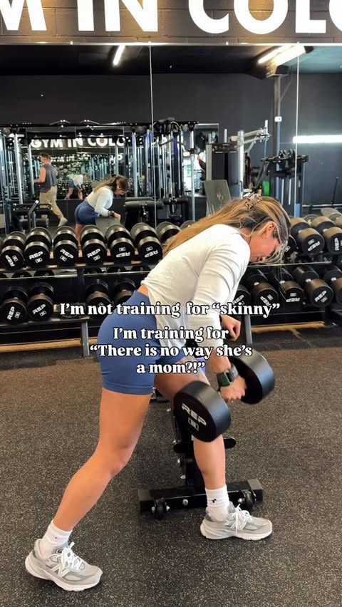 Instagram post by @fitjessica for 1st Phorm. Caption reads: [...] fitness for women - - - - #iam1stphorm....