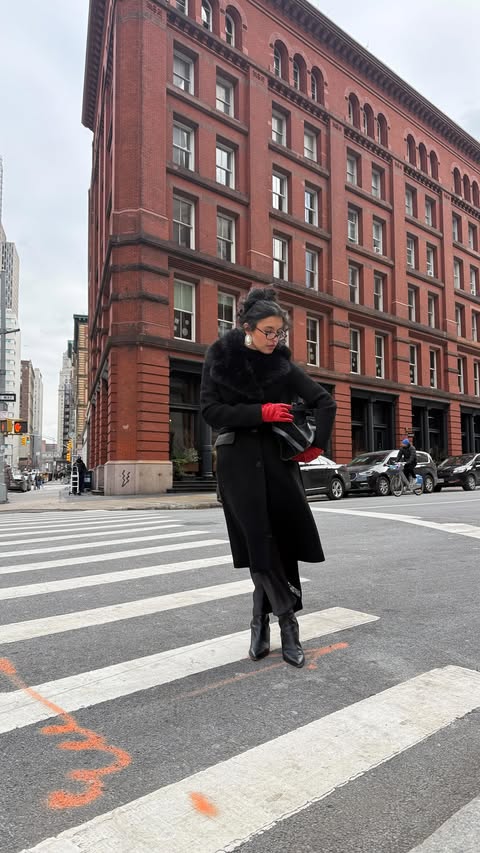 Instagram post by @rendagrella for Bloomingdale's. Caption reads: comment “OUTFIT” for a link to my OOTD✨❤️.