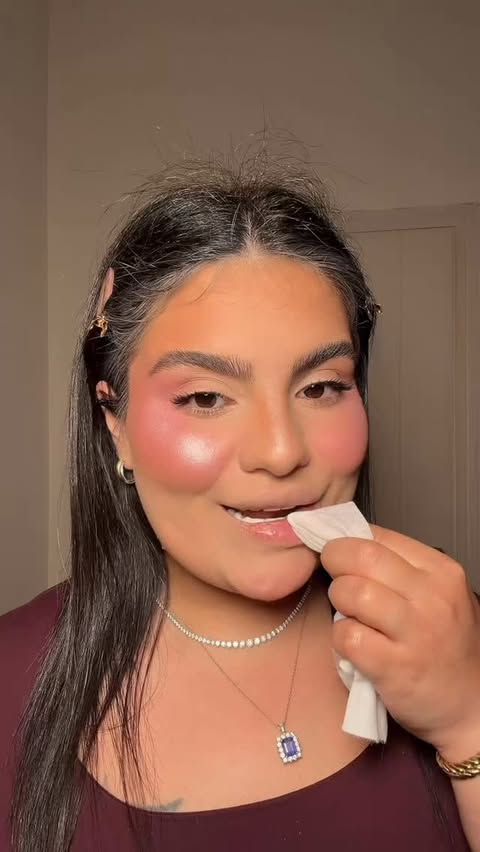 Instagram post by @glambytheresaa for Feel22. Caption reads: [...] IV from @nyxcosmetics available now on....