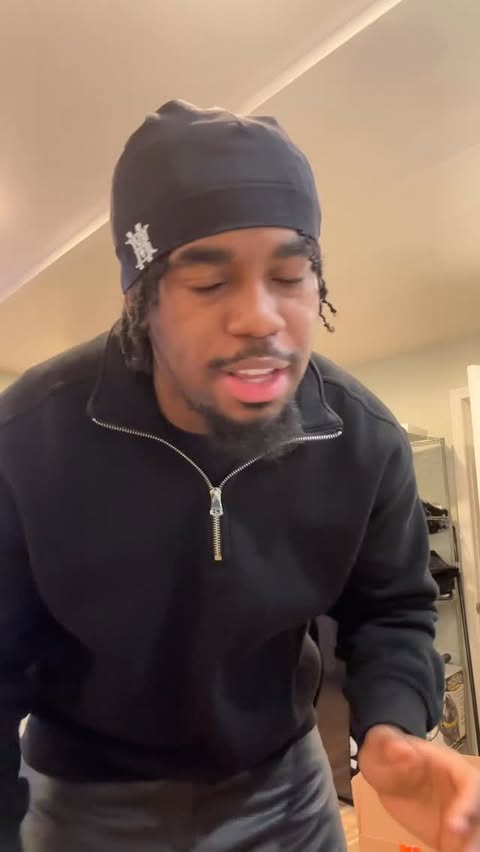 Instagram post by @idrismajo for New Era Cap. Caption reads: [...] caps go too good with my zip @neweracap....