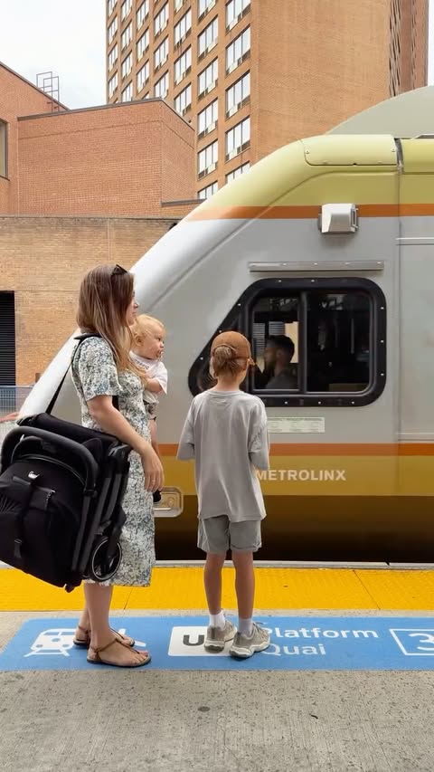 Instagram post by @irzicsewing for Maxi-Cosi. Caption reads: [...] with kids just got easier 🏙️ 🧳....