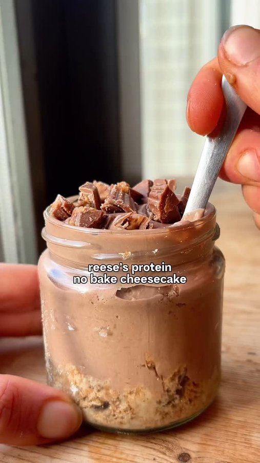 Instagram post by @anasfitmeals for Philadelphia. Caption reads: RECIPE & MACROS⬇️

ingredients (for 2 big....