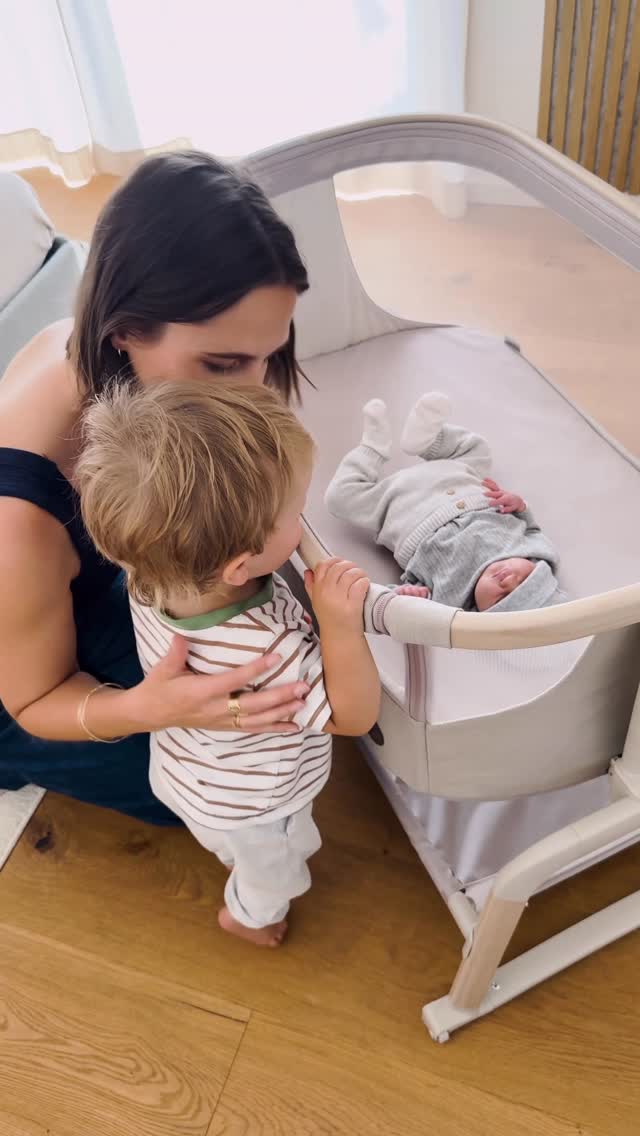 Instagram post by @mamalatte.eu for Maxi-Cosi. Caption reads: What makes the Iora Air extra dreamy? 💭 It....