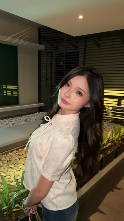 Instagram post by @nyokki.ho for Shopee Malaysia. Caption reads: Get Ready With Me 💫
今天这美丽上衣来自 Shopee Style Friday....