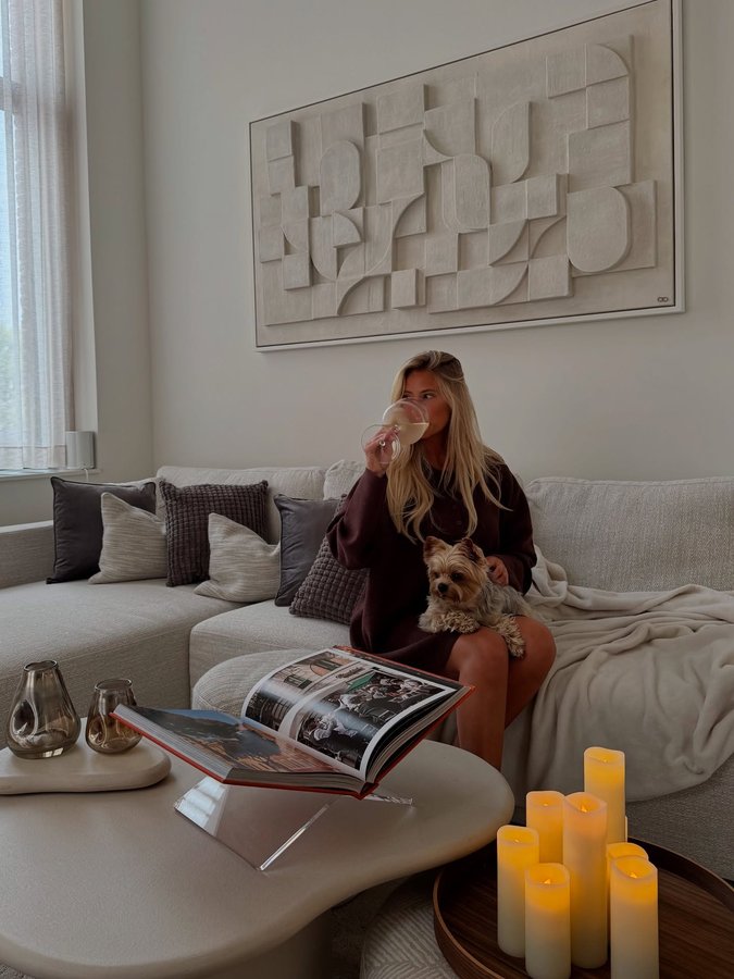 Instagram post by @celinevanouytsel for bol. Caption reads: [...] een gezellig #japandi inspired....