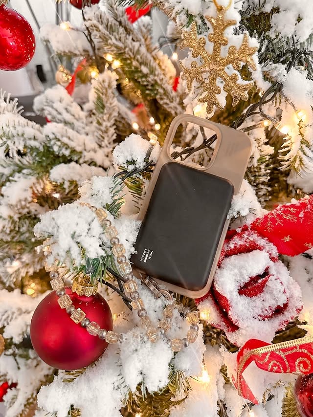 Instagram post by @thisis_kata for idealofsweden. Caption reads: [...] the perfect gift idea? 🎁✨ 
This combo from....