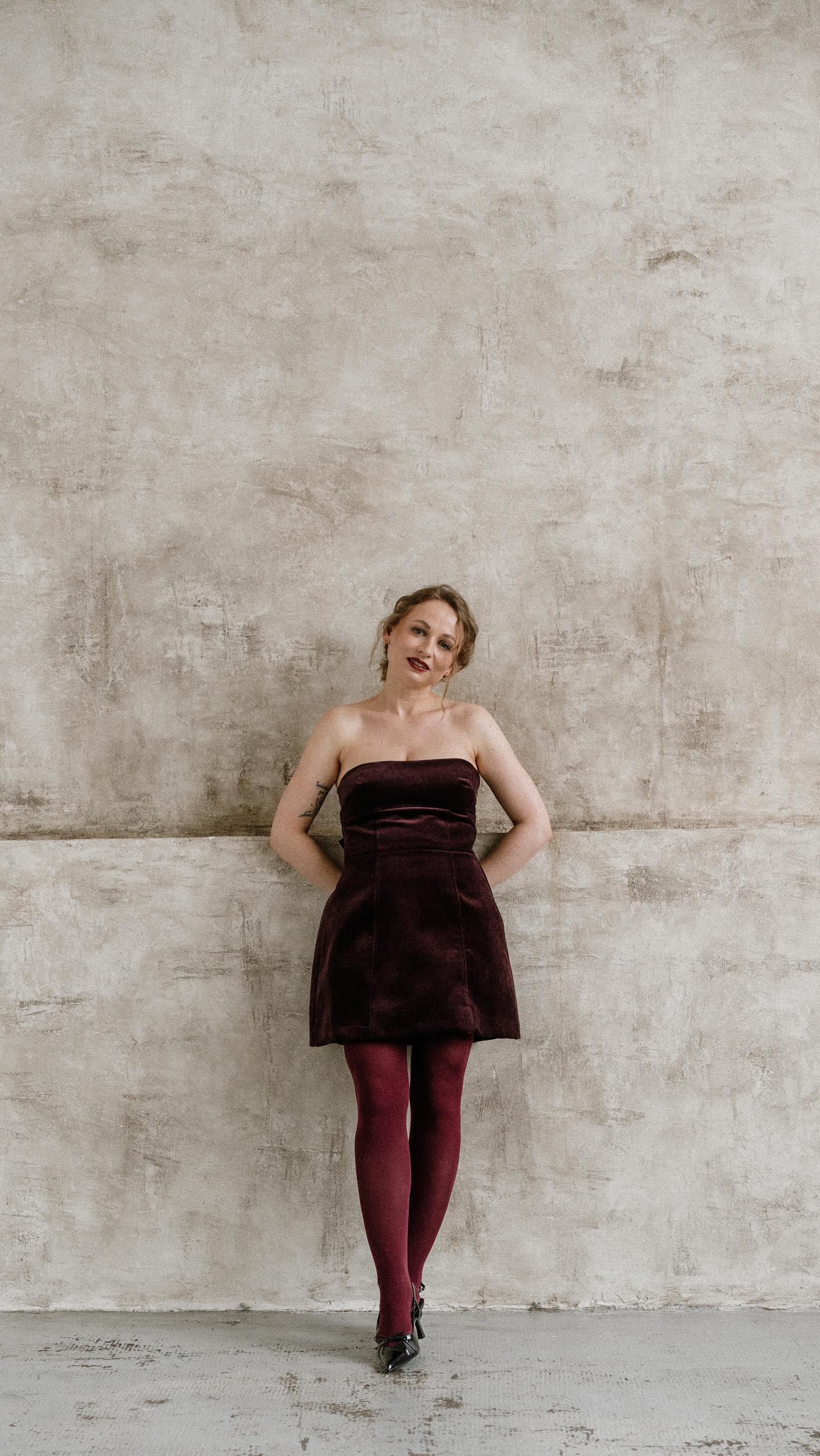 Instagram post by @shopaholicnicol for Remington. Caption reads: Pokud ještě nemáte doma trojkulmu, děláte velkou....