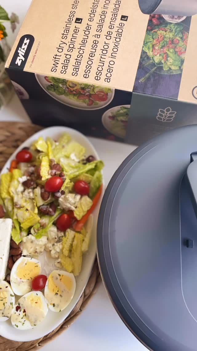 Instagram post by @galleryofahomechef for Zyliss. Caption reads: [...] my favourite salad spinner from....
