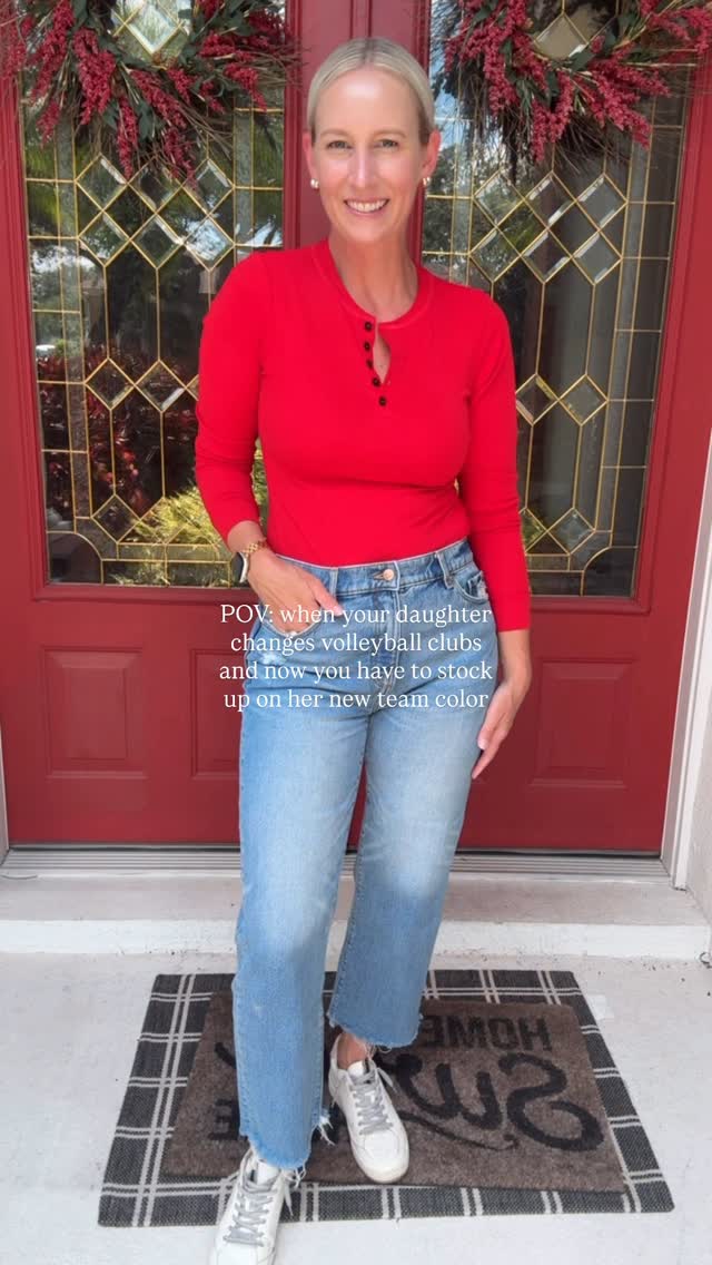 Instagram post by @_katies.korner_ for Merokeety. Caption reads: [...] #casualstyle #momstyle #volleyballmom....