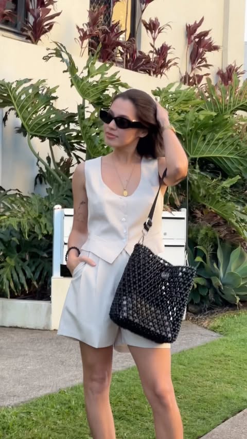 Instagram post by @jesskni for Sunnies Studios. Caption reads: [...] the code “jessika” 🥰 sunnies 🕶️:....