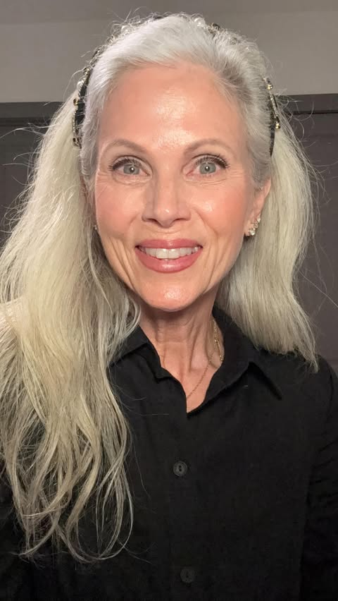 Instagram post by @whitehairwisdom for Son de Flor. Caption reads: Moms everywhere, you are the holiday magic.
You.....