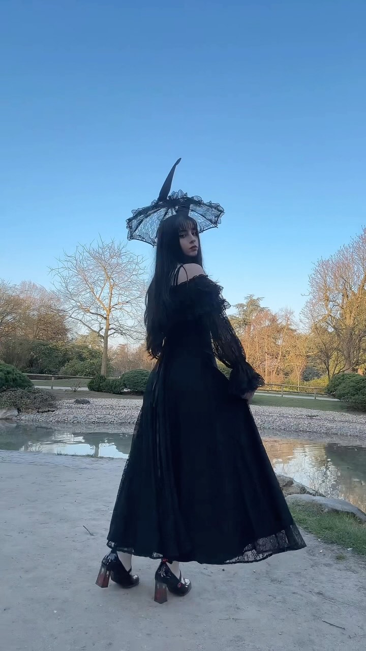 Instagram post by @sinyourmindx for Punkdesign Shop. Caption reads: catch me in the night🦇 (15% off at....