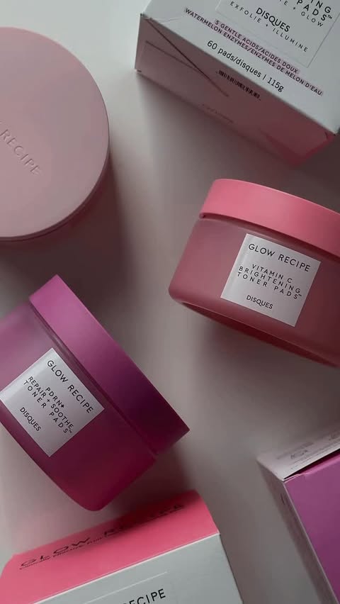 Instagram post by @glow.withnicoleashley for Glow Recipe. Caption reads: [...] glowing. ✨✨ the new @glowrecipe toner pads....