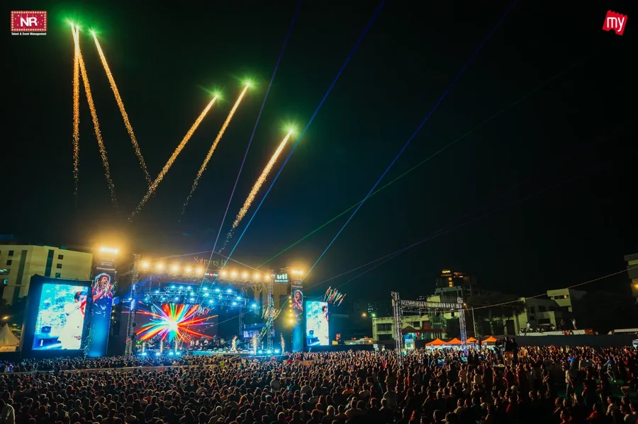 Instagram post by @sonunigamofficial for BookMyShow. Caption reads: Mumbai, we have created magic together! You gave....