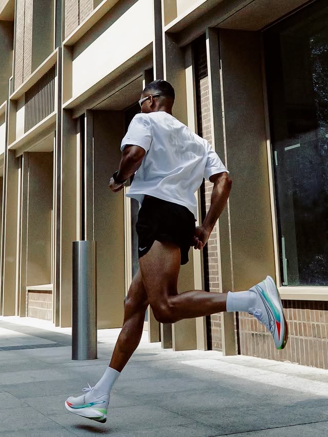 Instagram post by @jaysurrey for Saucony. Caption reads: [...] @thelondon10k On Feet / Race day shoe:....