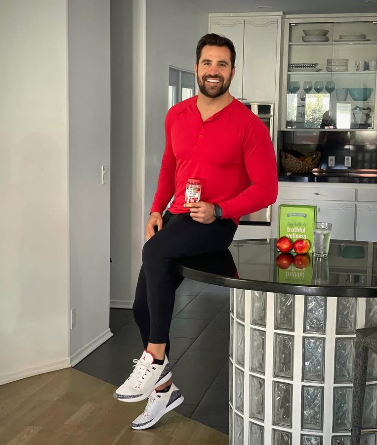 Instagram post by @timbo_slic3d for Nature’s Truth. Caption reads: [...] That’s why I partnered with @naturestruth to.