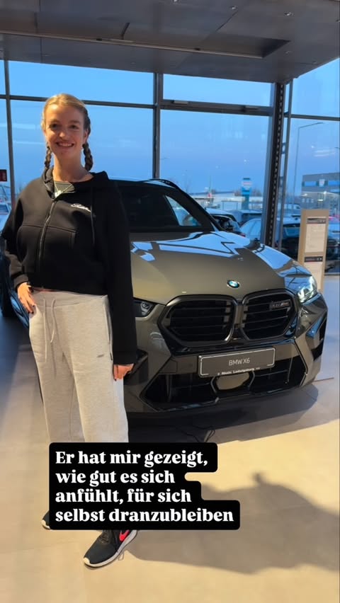 Instagram post by @lisa_vassiliadis for Smilodox. Caption reads: Werbung Es fühlt sich doch einfach so gut an.🥹....