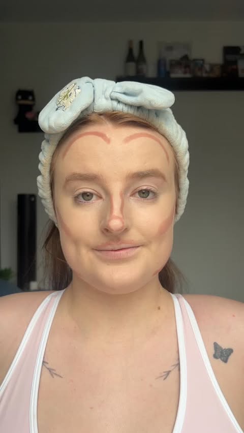 Instagram post by @nicoleemilyyy_ for Collection Cosmetics. Caption reads: [...] quick 🫶🏼💄 Everyday glam using....