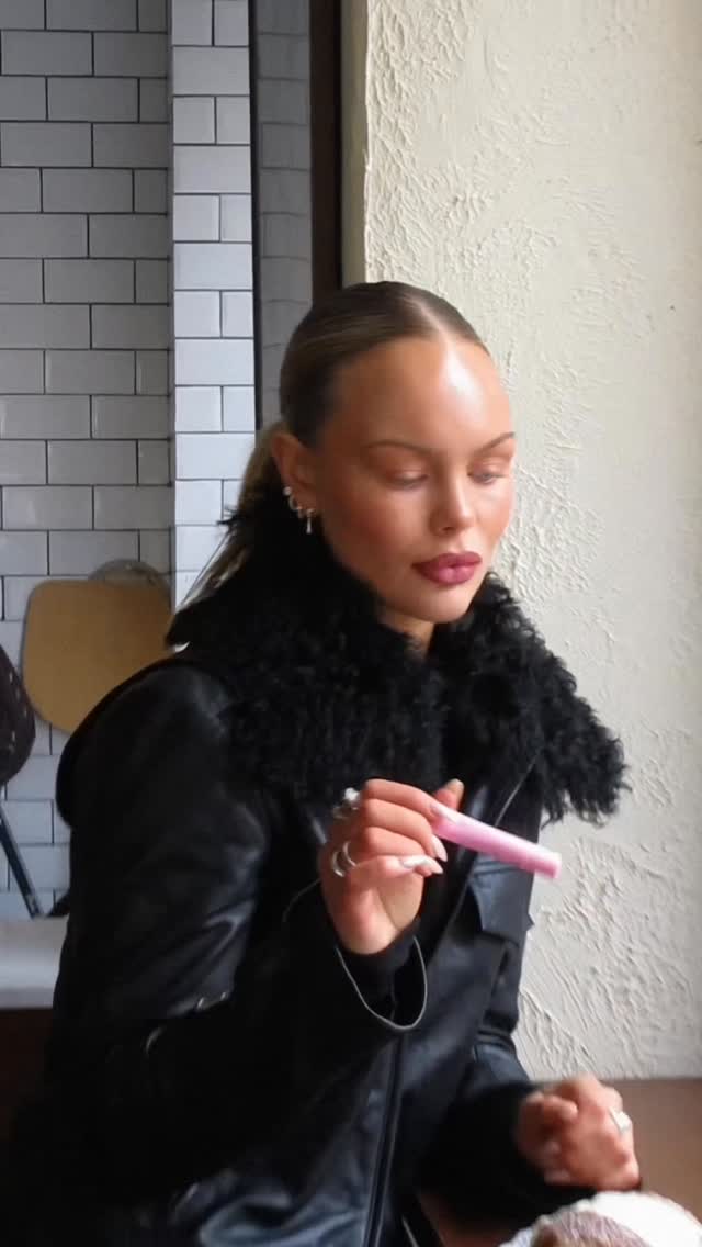 Instagram post by @sagafrisksundberg for LUMENE. Caption reads: I betalt samarbete med @lumene Lip Glow Oil Balm -....