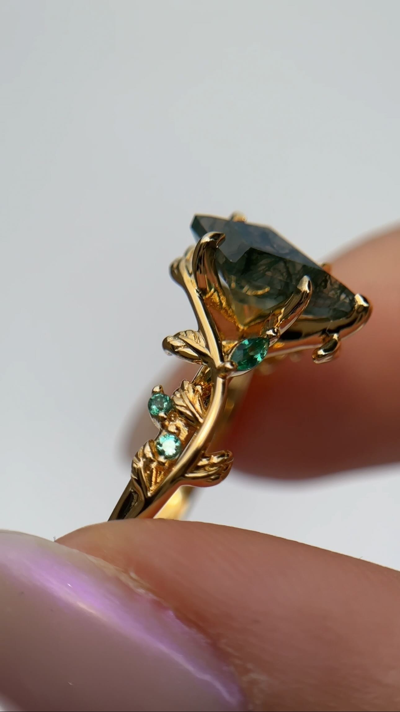 Instagram post by @sociallysimona for Mollyjewelryus. Caption reads: this ring has won my heart🥹

the design, the....