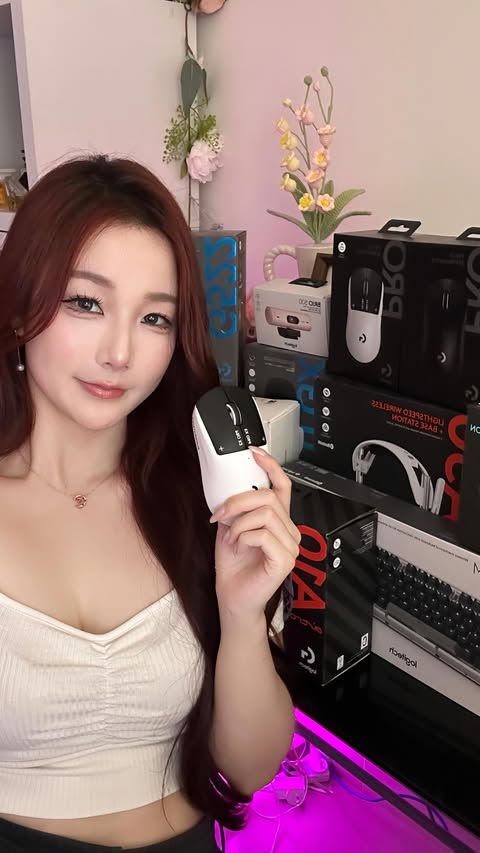 Instagram post by @kiittwy for Logitech. Caption reads: [...] to my stream gear, shoutouts to @logitech....