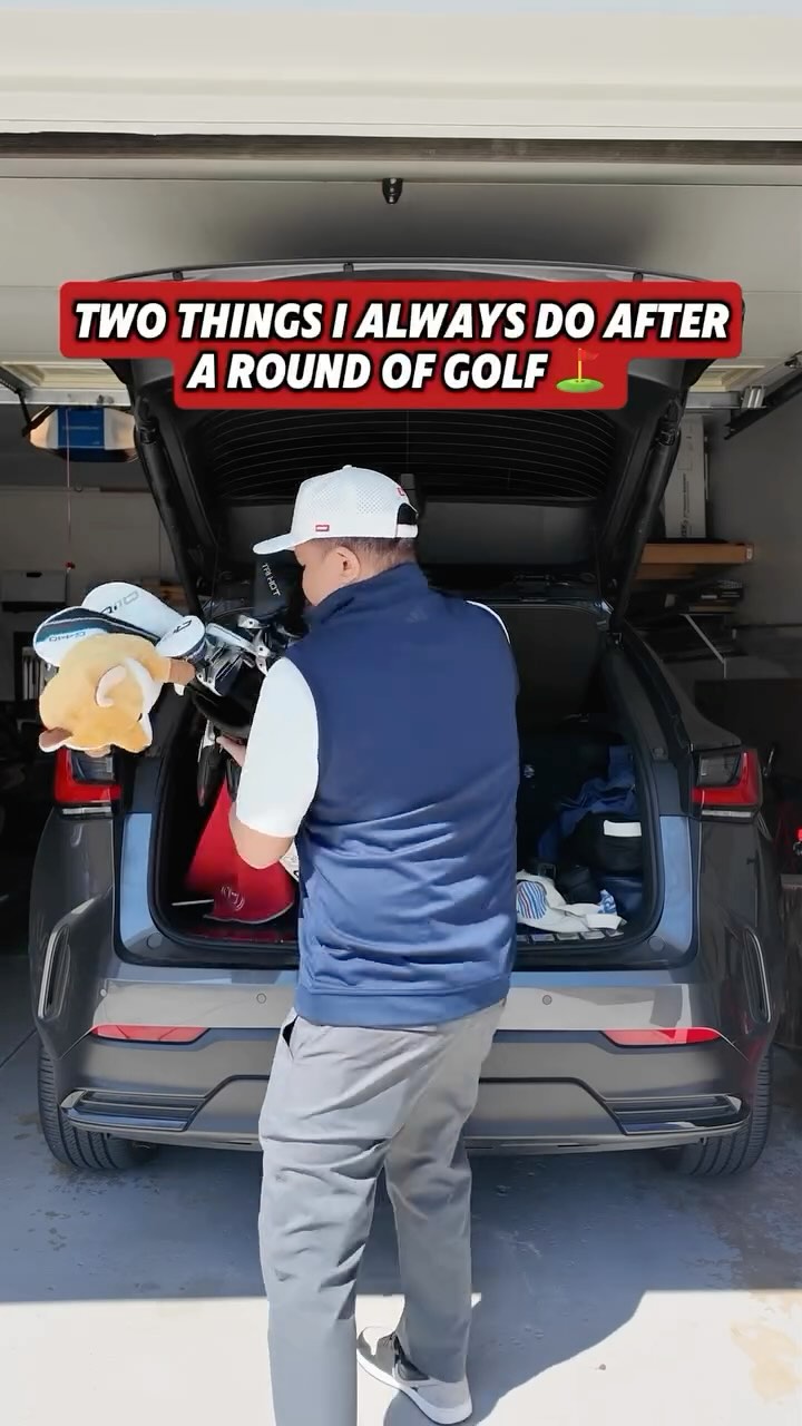 Instagram post by @sneakygolf for Caddy Splash. Caption reads: [...] clubs
⭐️ Clean my kicks 

And I use....