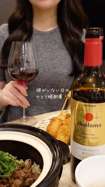 Instagram post by @enaharu_life for Suntory. Caption reads: ↓レシピはこちら✍🏻🍷🍂
　
大好きな秋先取りレシピ🍄‍🟫🤎
　
お料理に合わせたワイン....