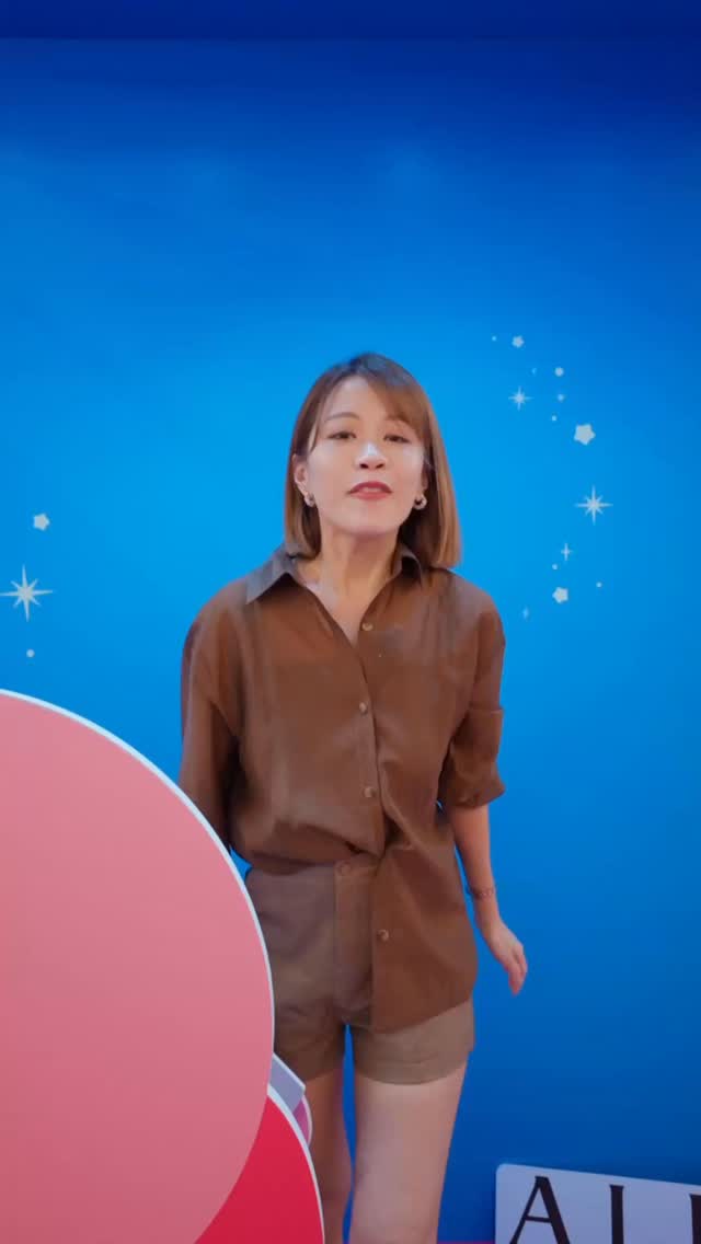 Instagram post by @onnimart for ALLIE. Caption reads: 🎯 防晒专家....