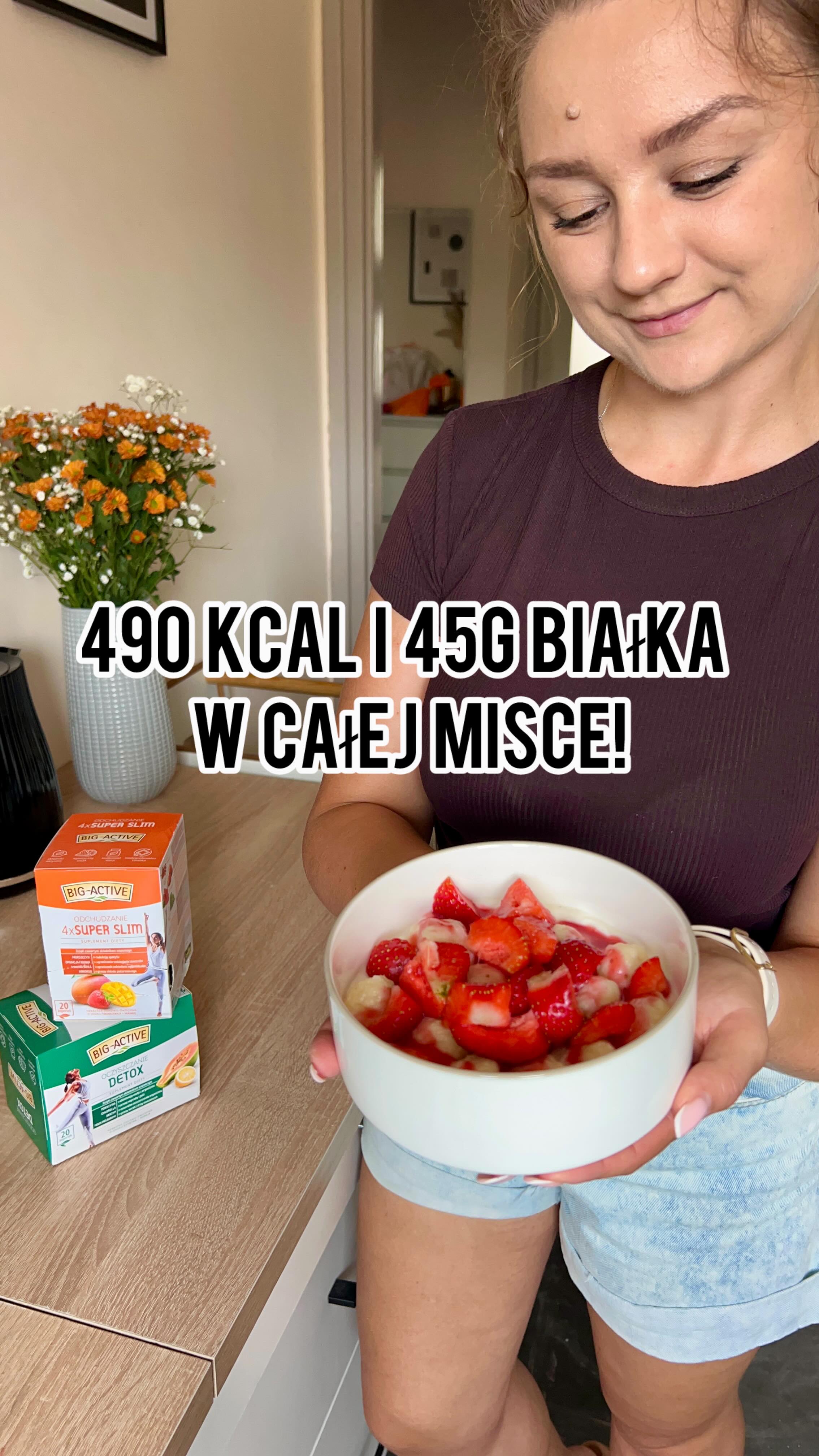 Instagram post by @dietetyczne_cuda_wianki for BrandLift Influencer Marketing 4.0. Caption reads: TWAROGOWE KULECZKI ZE SKYREM I TRUSKAWKAMI - takie....