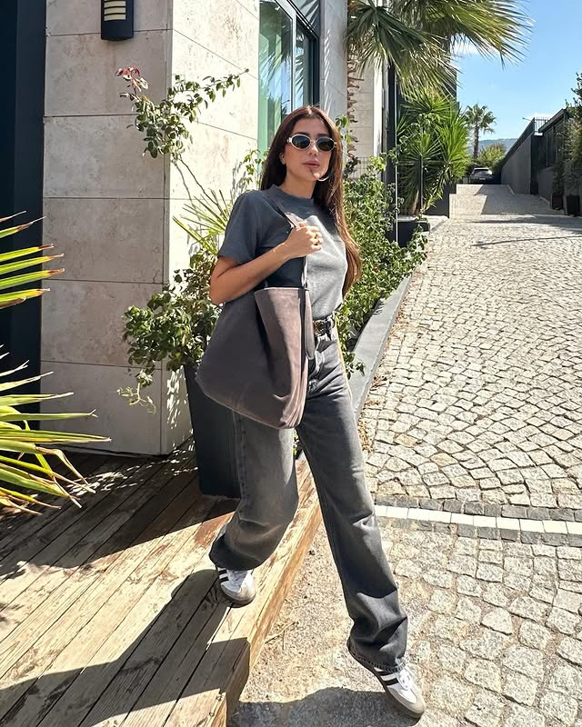 Instagram post by an influencer for ILA THE BRAND. Caption reads: İzmir’de sonbahar 🫠🍂 #fallfashion reklam.