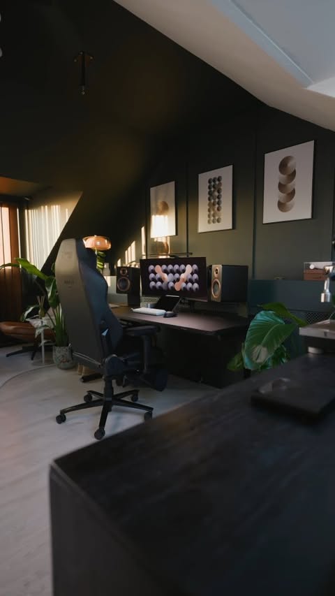 Instagram post by @by.amarmuric for Secretlab. Caption reads: [...] the design thinking behind the Secretlab....