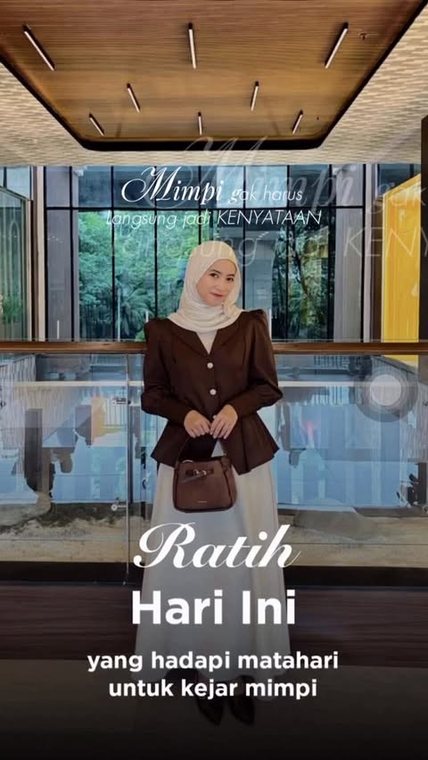 Instagram post by @ratihnurkumalasari for Glow & Lovely Indonesia. Caption reads: Setiap pagi aku belajar siap hadapi matahari. Tapi....