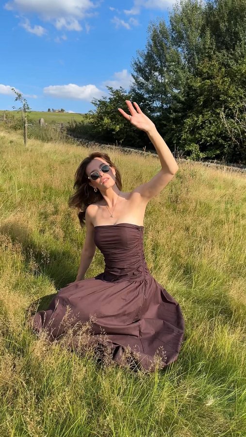 Instagram post by @coralswindells for IZIPIZI. Caption reads: [...] trees sway in the wind & always wearing....