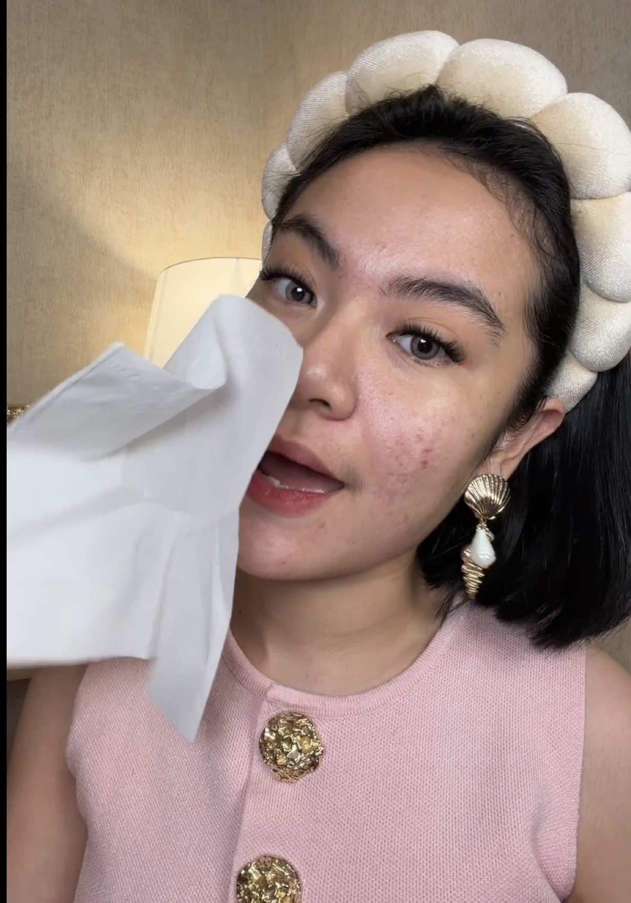 TikTok post by @sharen.fernandez for L’Oréal Paris Indonesia. Caption reads: pinky pearly texture definisi cerah yang beneran....