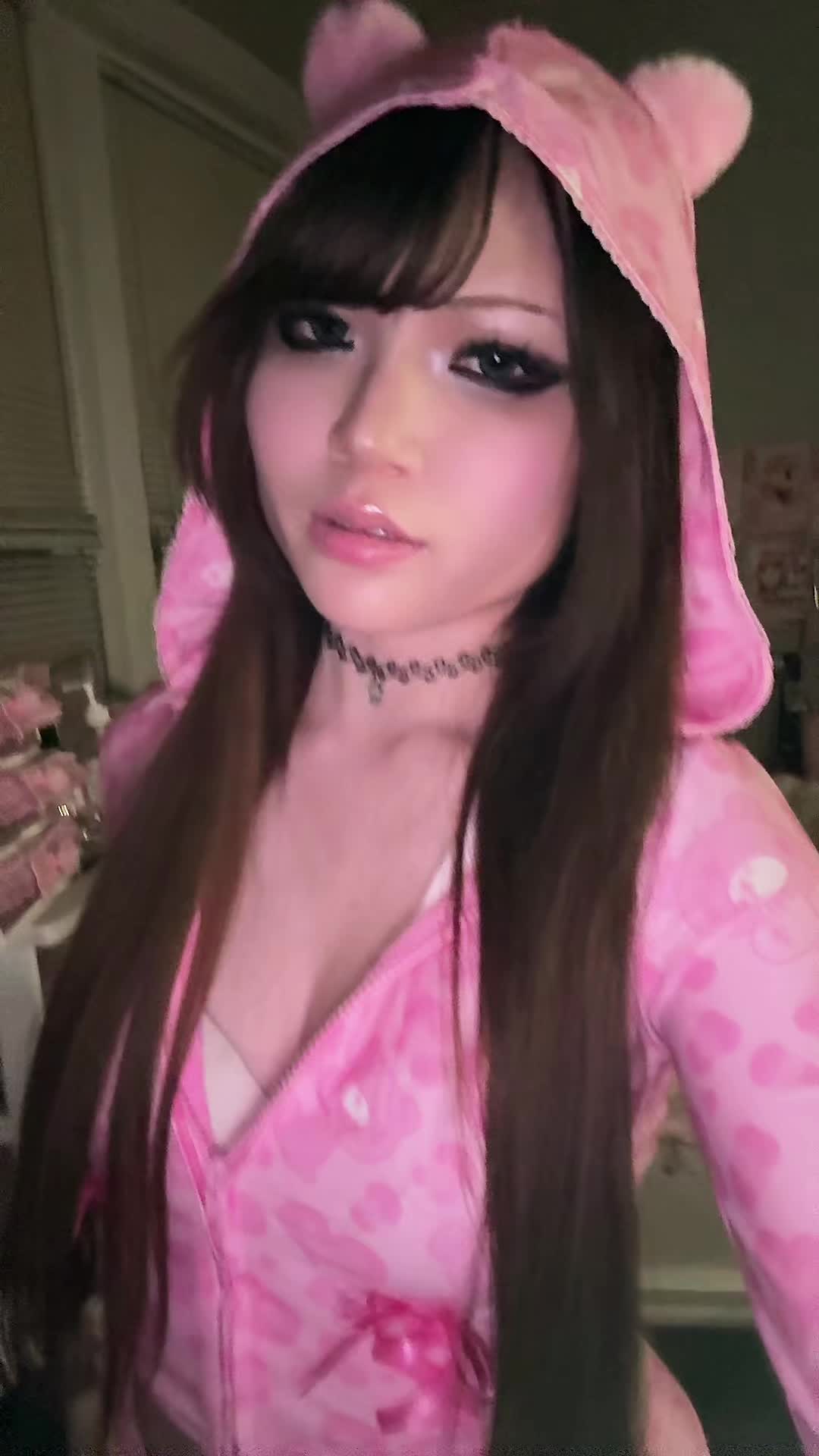 TikTok post by @phokyo for MoeFlavor. Caption reads: 🎀 #gyaru #gal #ギャル #moeflavor #tracksuit....