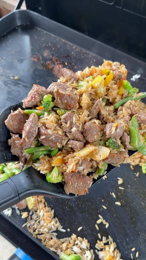 Instagram post by @michiganbbqguy for Dan-O's Seasoning. Caption reads: [...] weeknight steak stir fry featuring....