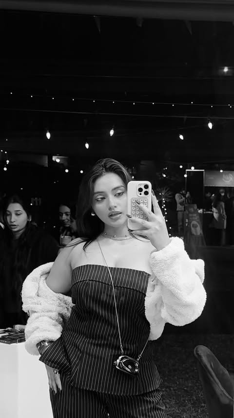 Instagram post by @harshitaguleria for Blue Heaven Cosmetics. Caption reads: The most awaited new year party 🥳💄.