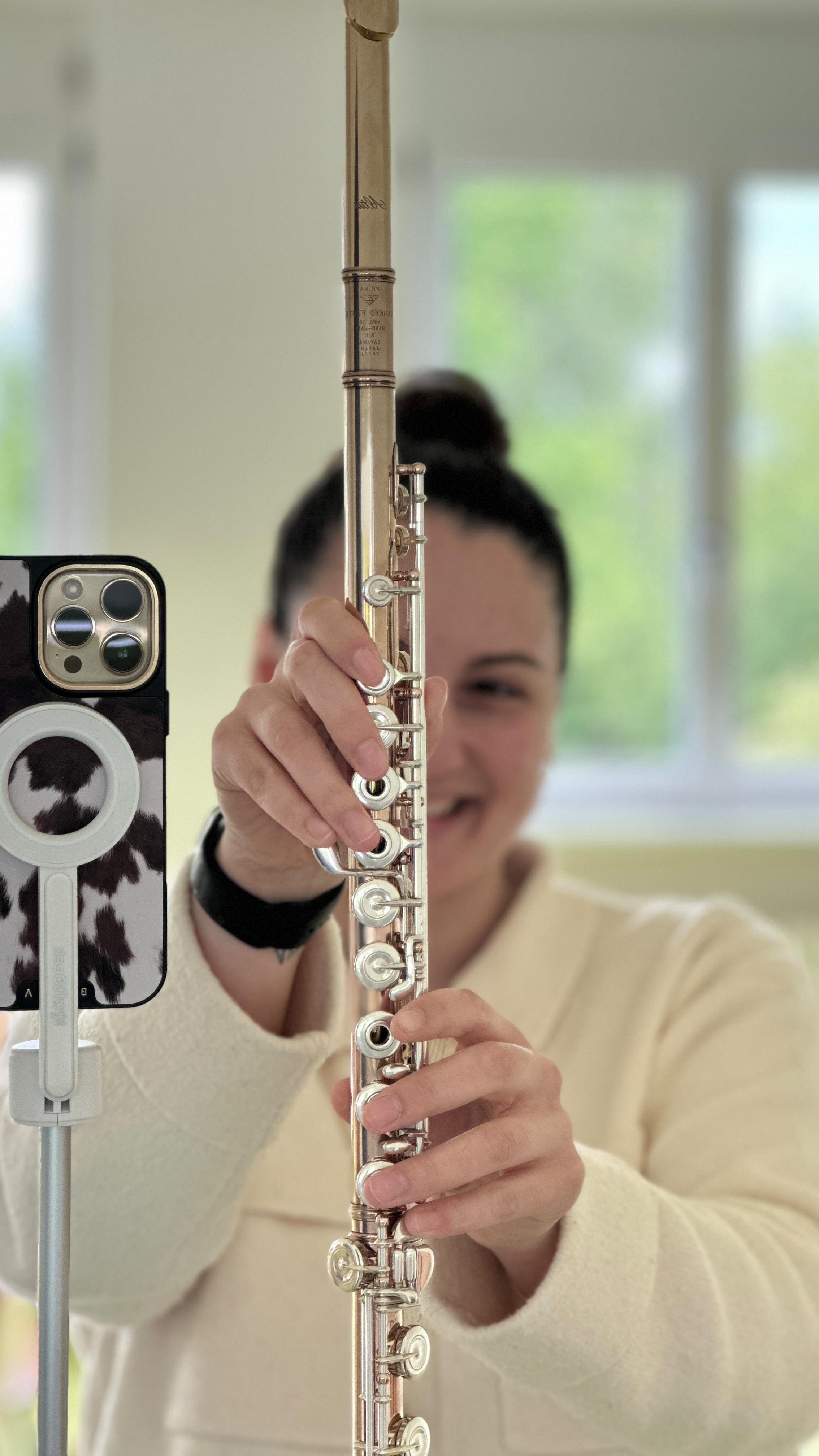 Instagram post by @cincibaglyas for KraftGeek. Caption reads: [...] or just click the link in my bio! 🎥✨....