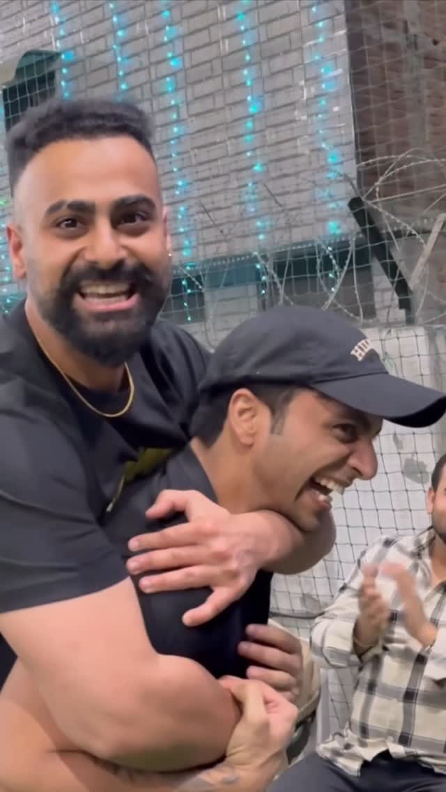 Instagram post by @aarushbhola17 for Bigmuscles Nutrition. Caption reads: Waqt ka kya hai , Badal hi jata hai 🥰📈 
Getting....